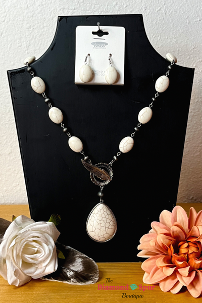 Feather Howlite Necklace and Earring Set - The Diamond Spur Boutique